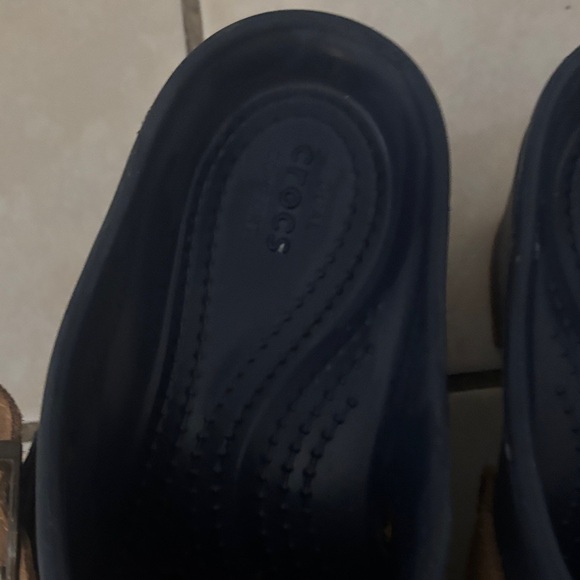 CROCS Woman’s Navy and Tan Slippers - Picture 4 of 5
